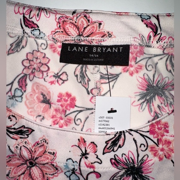 NWT Lane Bryant Pink Floral Blouse 14/16 Flowy Stretch Top V-Neck Plus Size - Picture 4 of 8